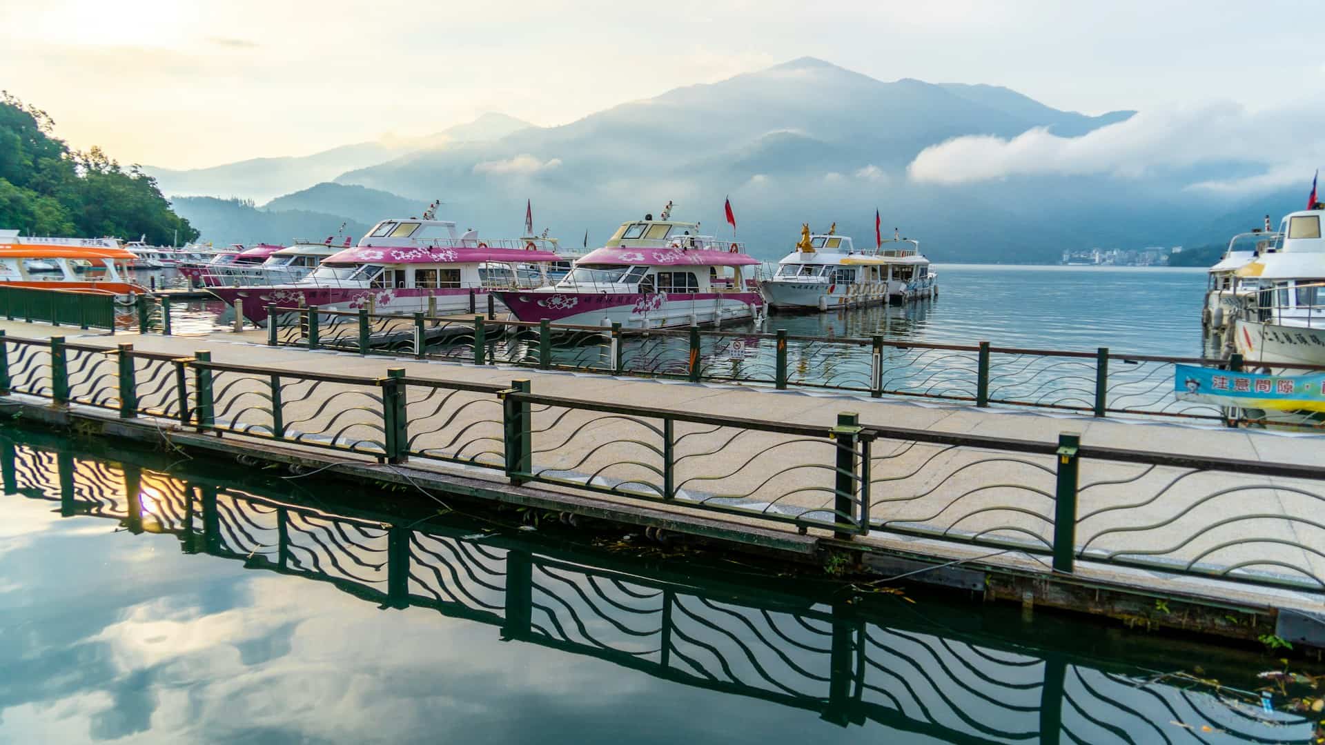 Sun Moon lake and boats